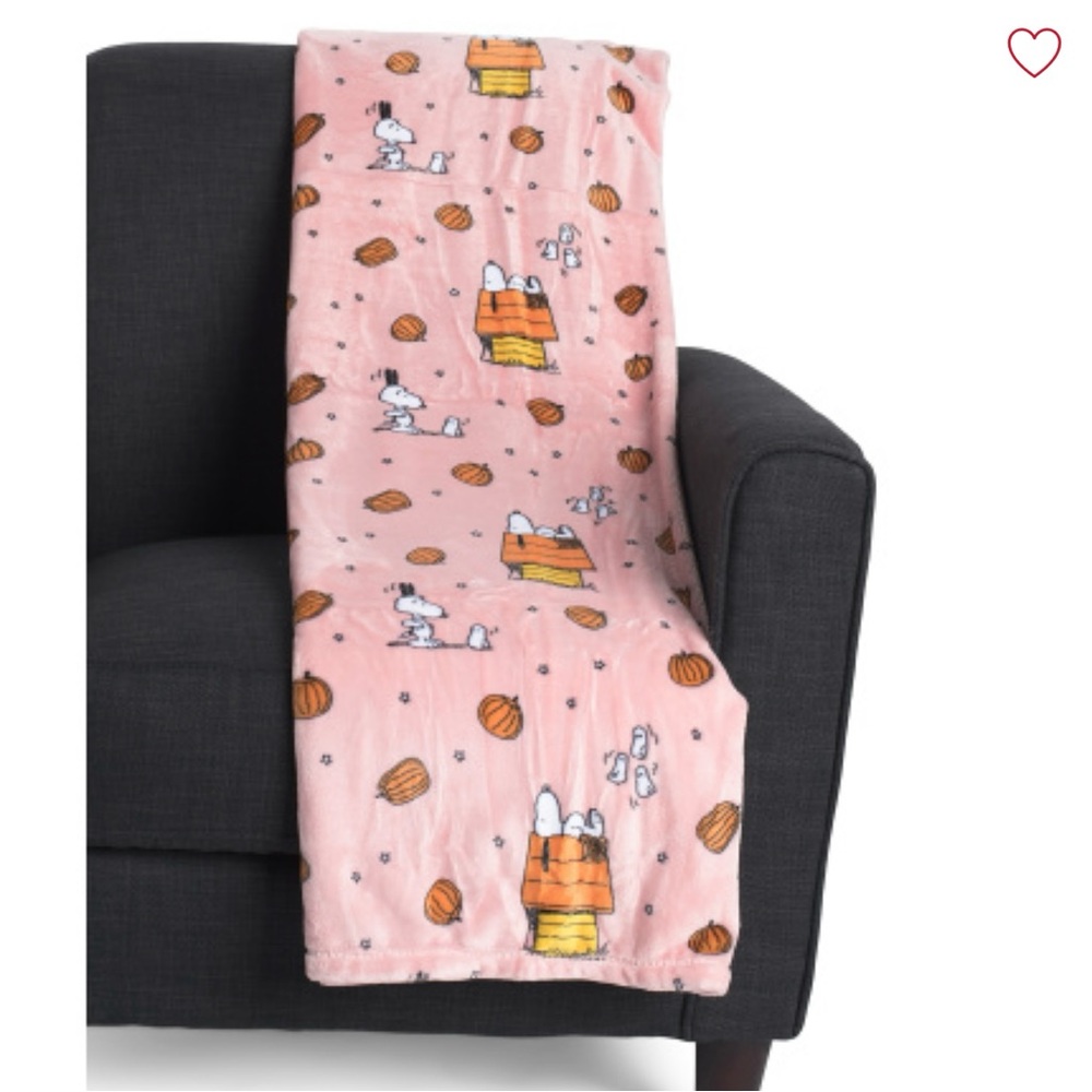 Peanuts Snoopy Pink Dog House Pumpkin Ghosts Halloween Plush Throw Blanket